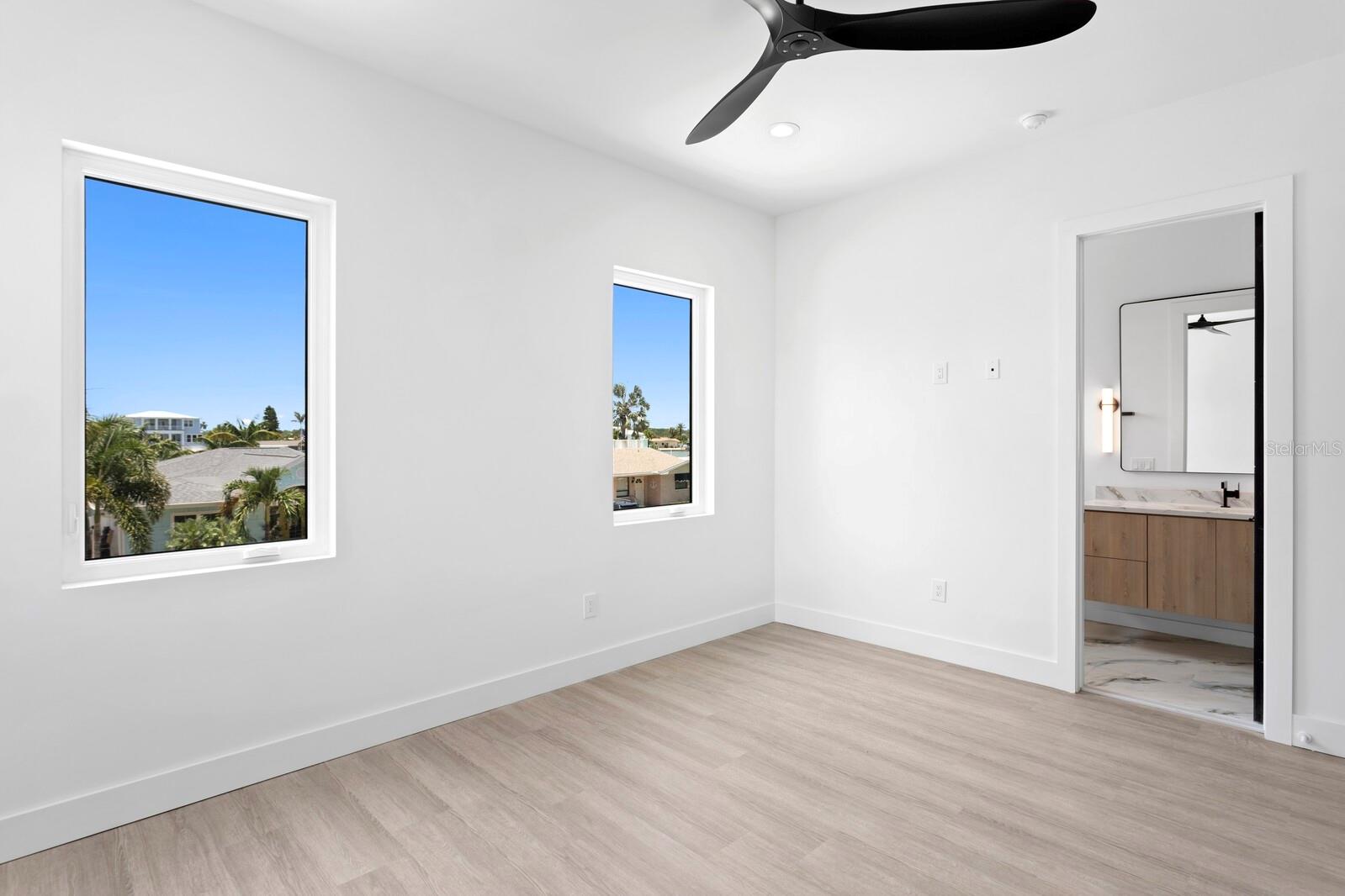 17059 DOLPHIN DR, NORTH REDINGTON BEACH, FL, 33708