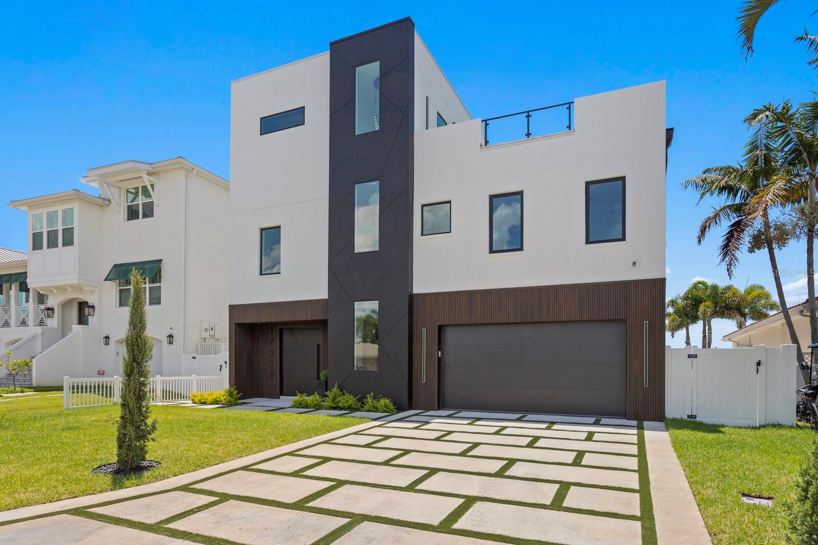 17059 DOLPHIN DR, NORTH REDINGTON BEACH, FL, 33708