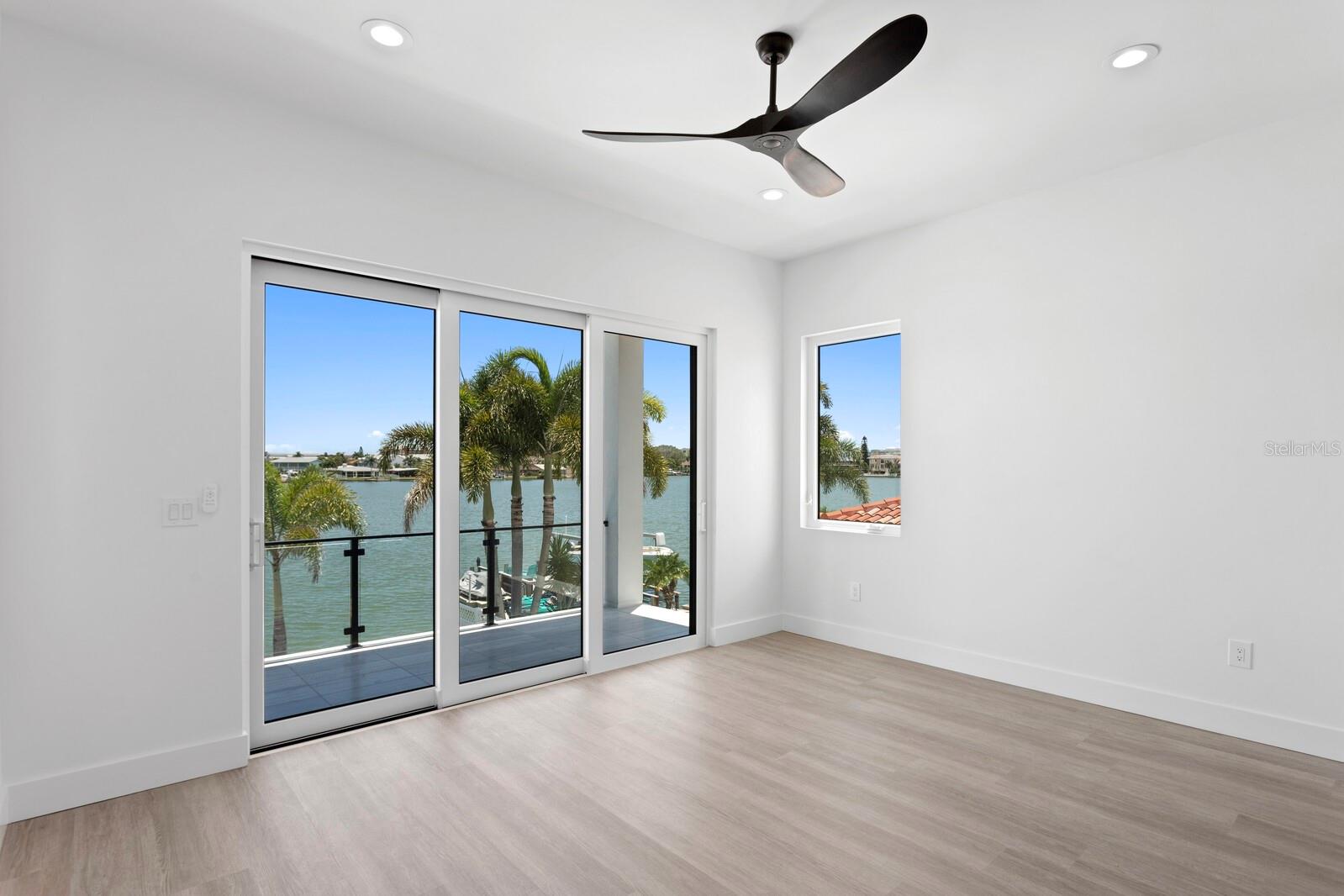 17059 DOLPHIN DR, NORTH REDINGTON BEACH, FL, 33708