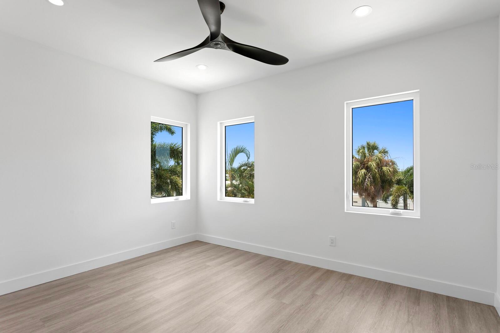 17059 DOLPHIN DR, NORTH REDINGTON BEACH, FL, 33708