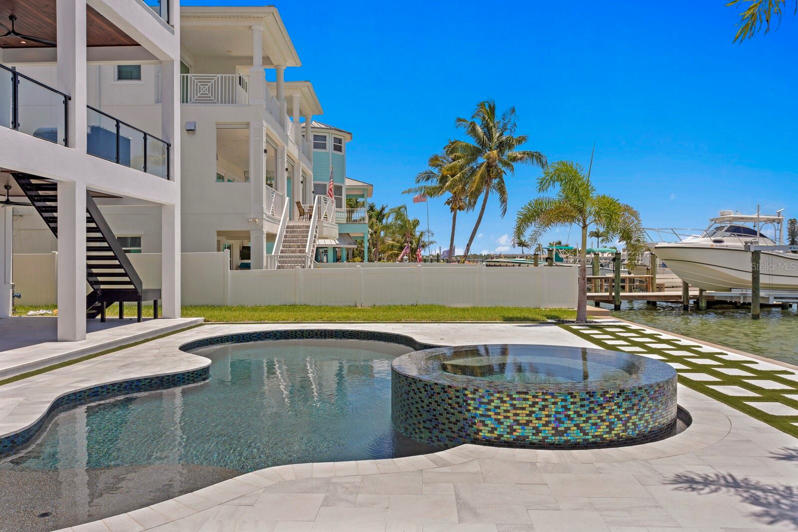 17059 DOLPHIN DR, NORTH REDINGTON BEACH, FL, 33708