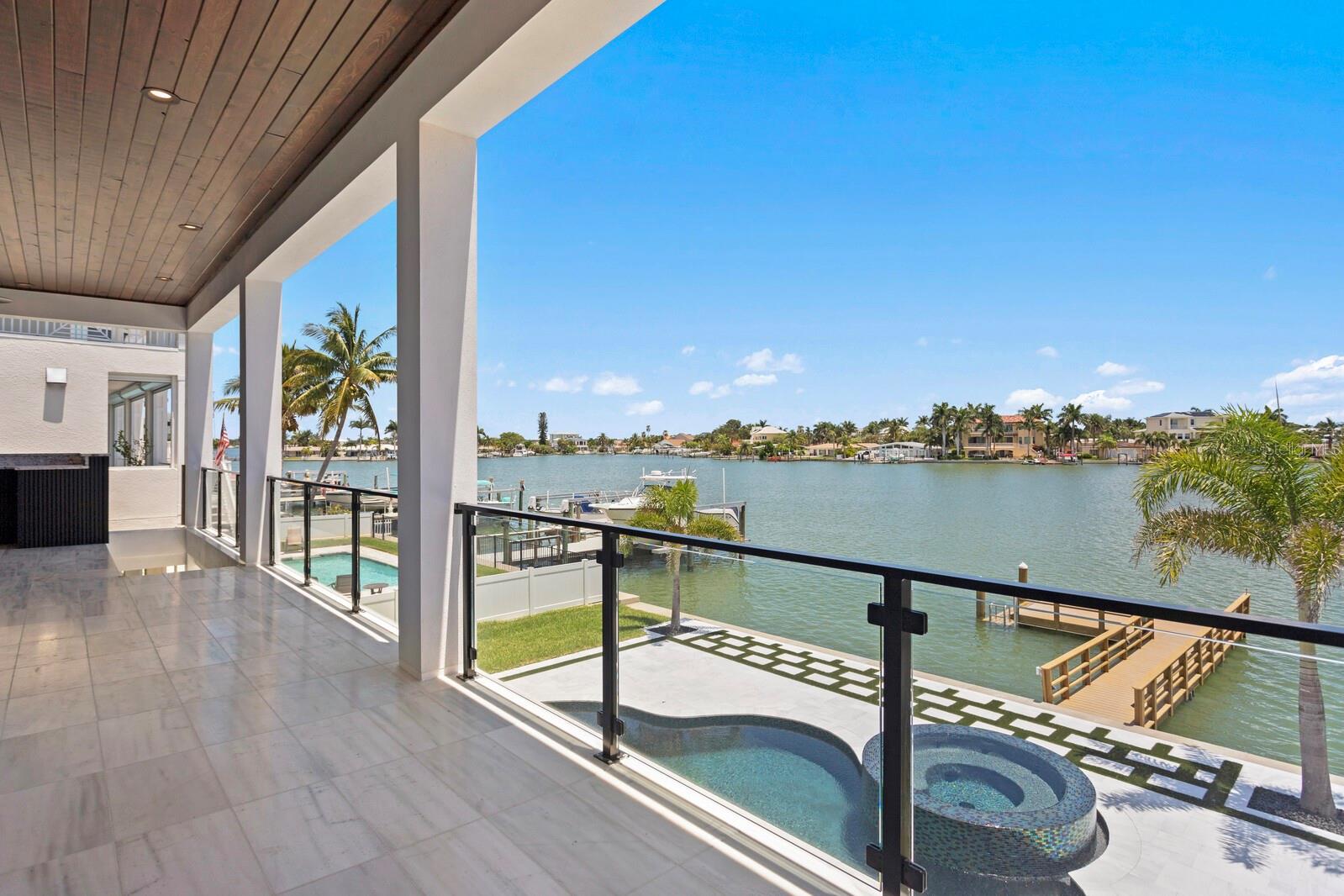 17059 DOLPHIN DR, NORTH REDINGTON BEACH, FL, 33708
