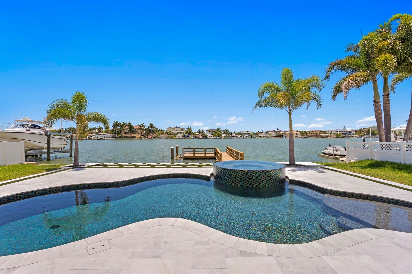 17059 DOLPHIN DR, NORTH REDINGTON BEACH, FL, 33708
