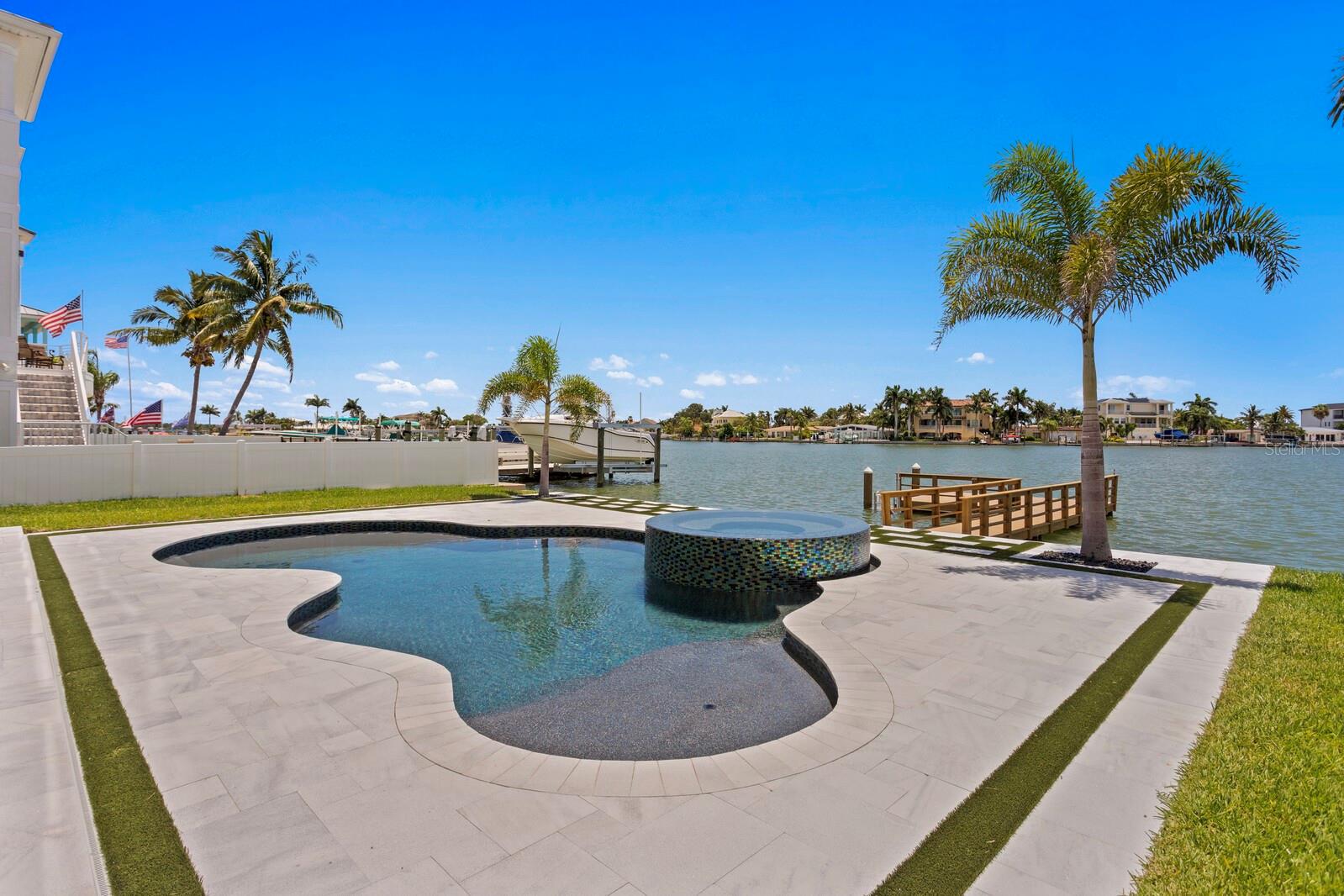 17059 DOLPHIN DR, NORTH REDINGTON BEACH, FL, 33708