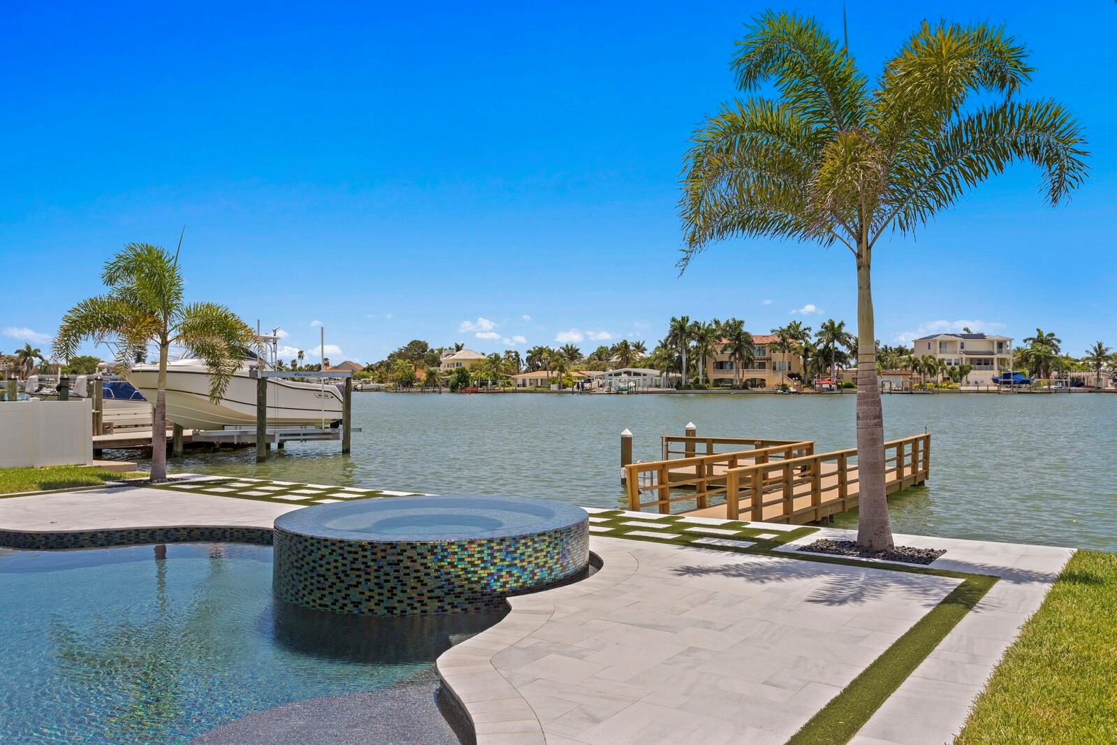 17059 DOLPHIN DR, NORTH REDINGTON BEACH, FL, 33708