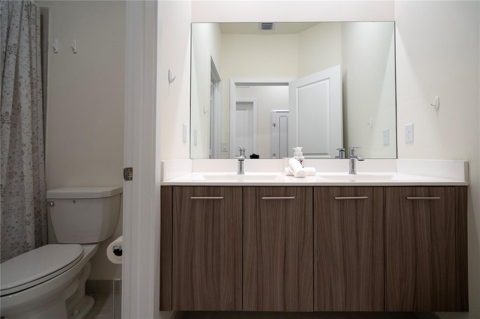 4552 NW 83RD PATH, DORAL, FL, 33166