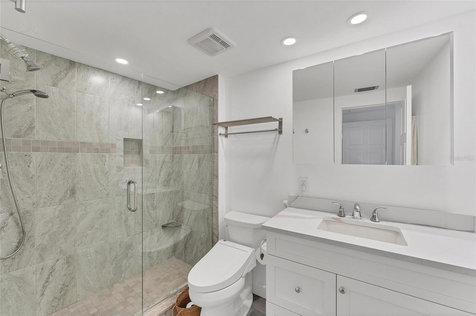 100 SANDS POINT RD #323, LONGBOAT KEY, FL, 34228