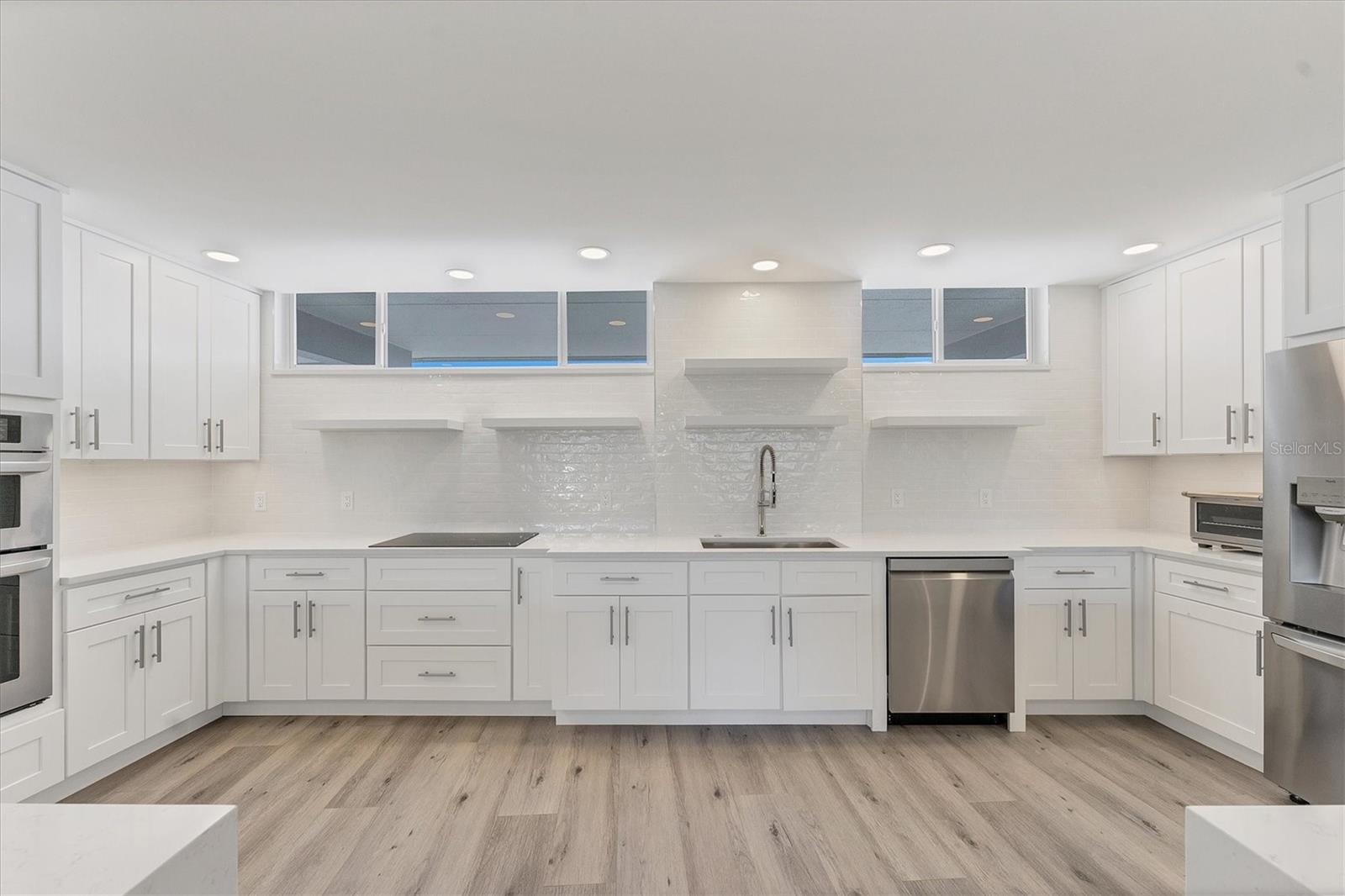 100 SANDS POINT RD #323, LONGBOAT KEY, FL, 34228