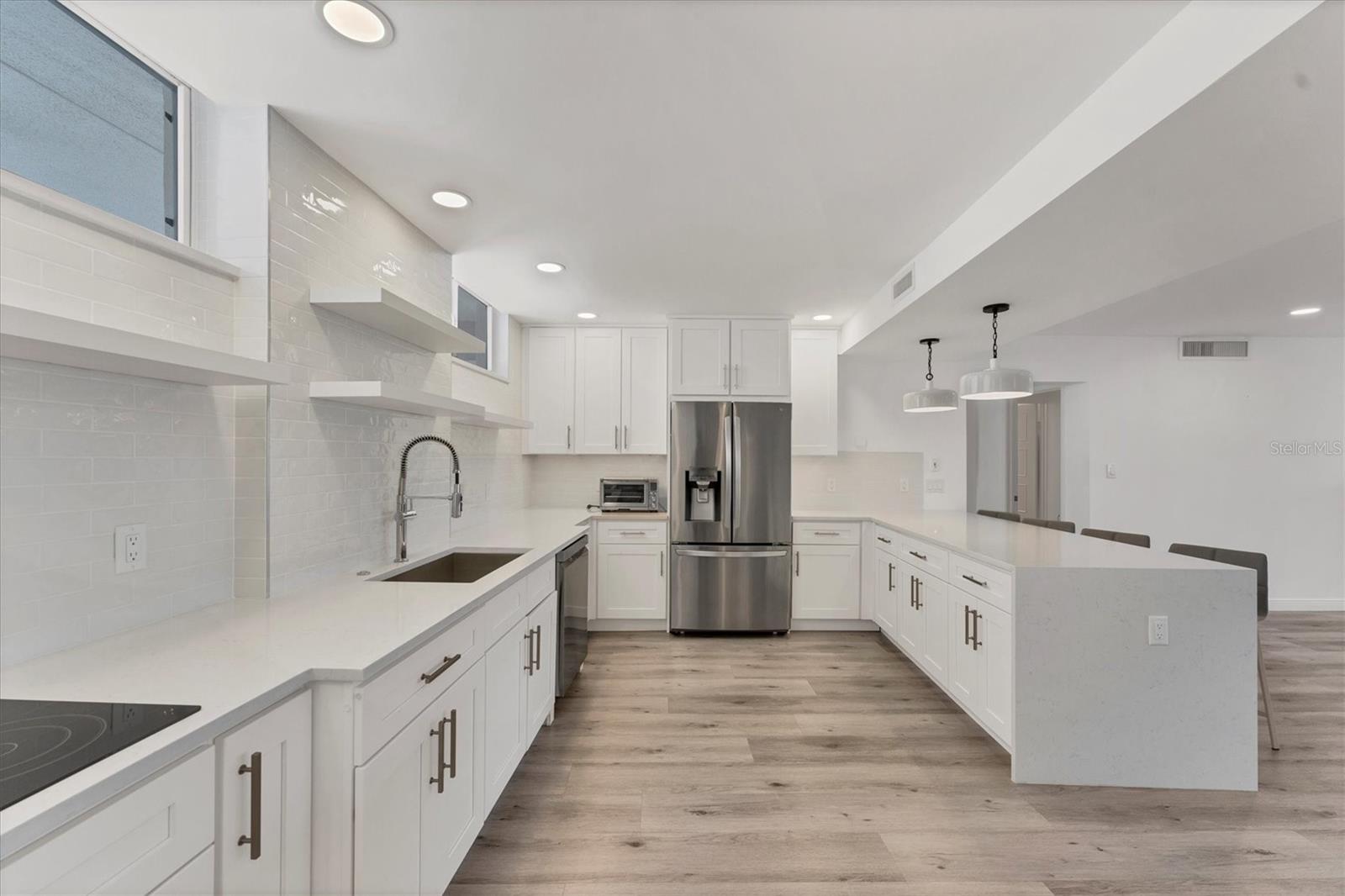 100 SANDS POINT RD #323, LONGBOAT KEY, FL, 34228