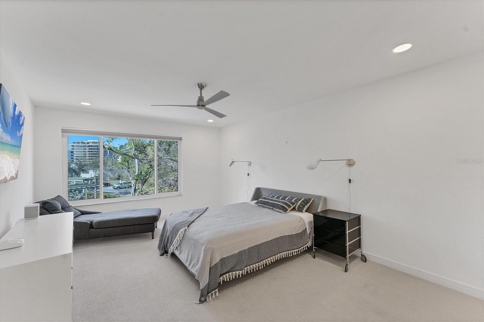 100 SANDS POINT RD #323, LONGBOAT KEY, FL, 34228