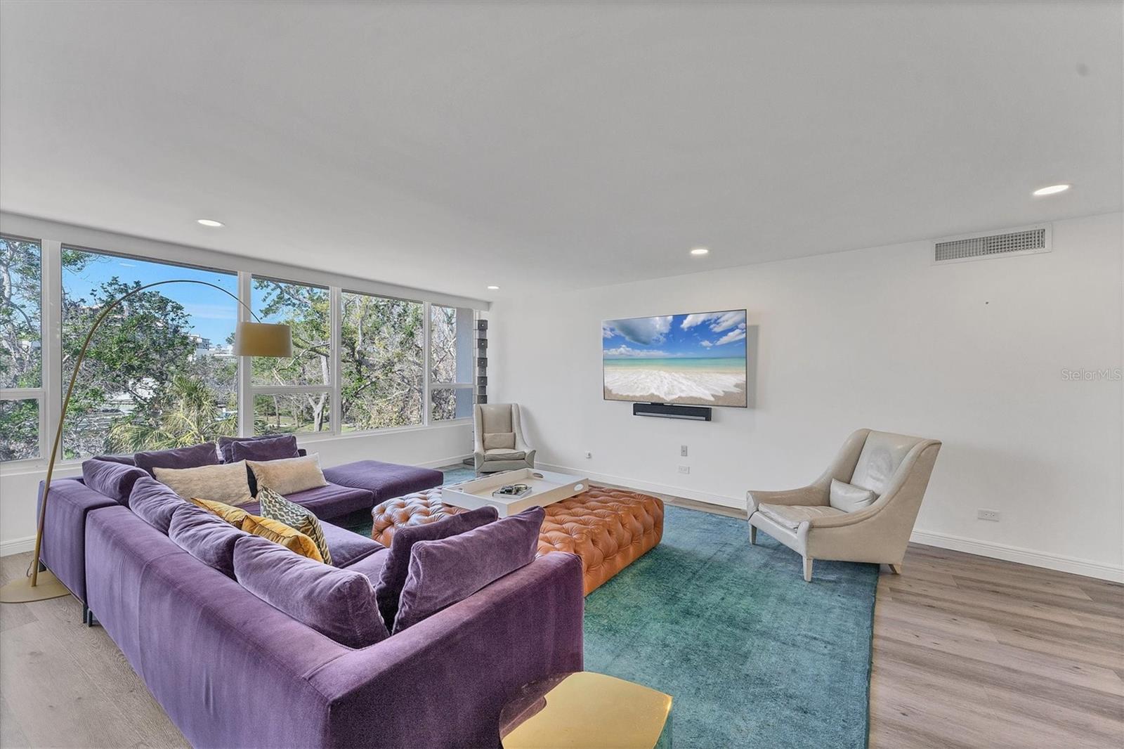 100 SANDS POINT RD #323, LONGBOAT KEY, FL, 34228