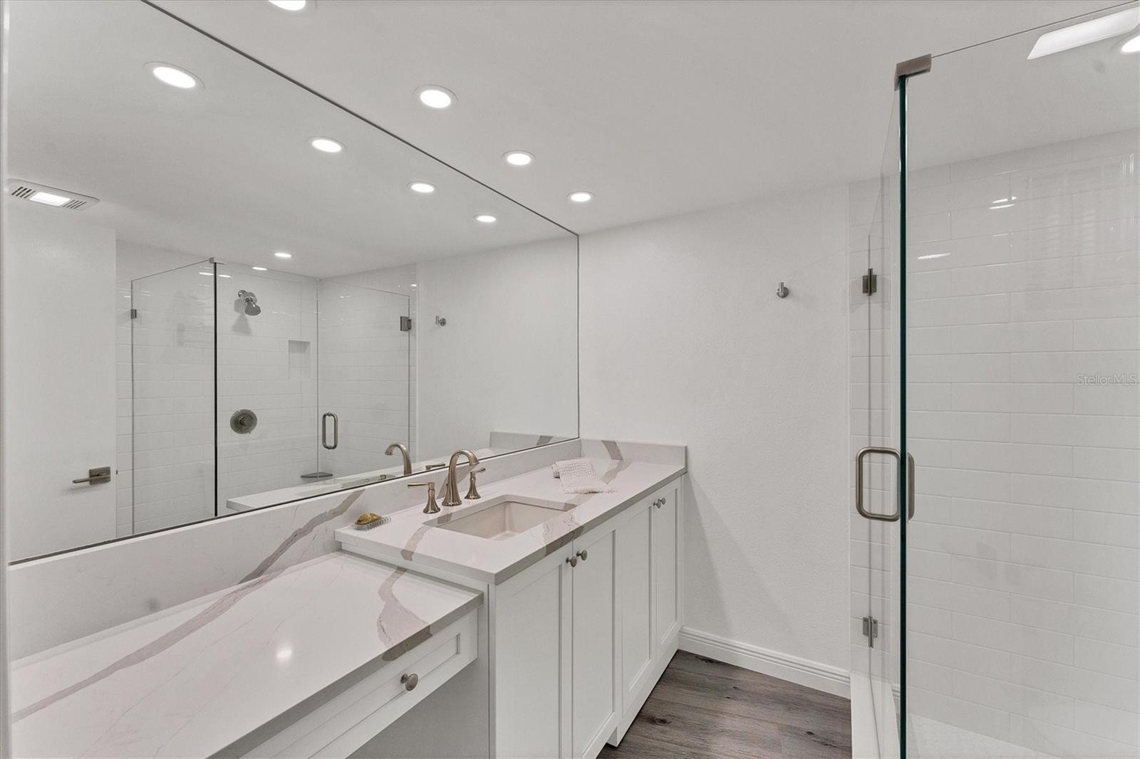 100 SANDS POINT RD #323, LONGBOAT KEY, FL, 34228