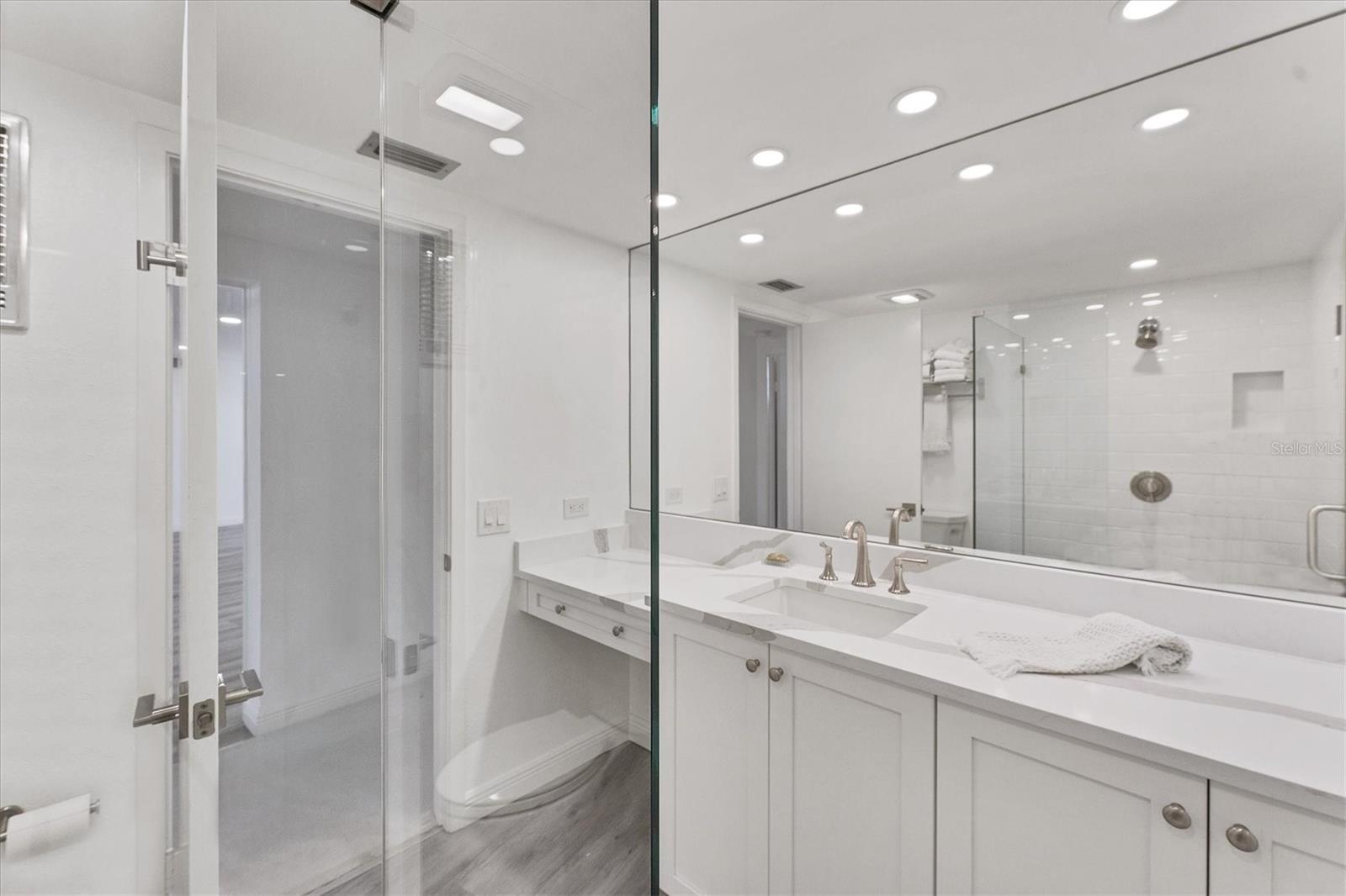 100 SANDS POINT RD #323, LONGBOAT KEY, FL, 34228