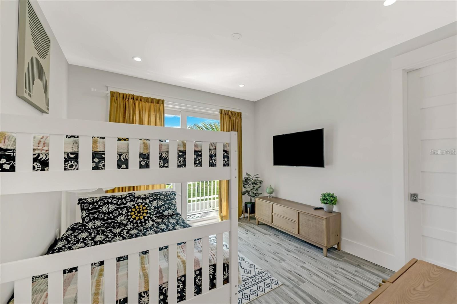 3017 AVENUE E, HOLMES BEACH, FL, 34217