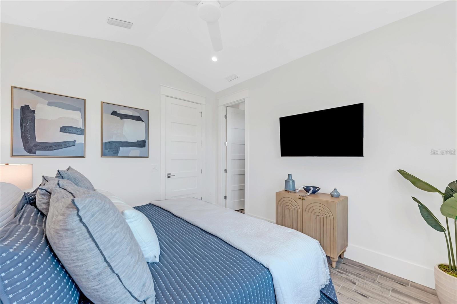 3017 AVENUE E, HOLMES BEACH, FL, 34217
