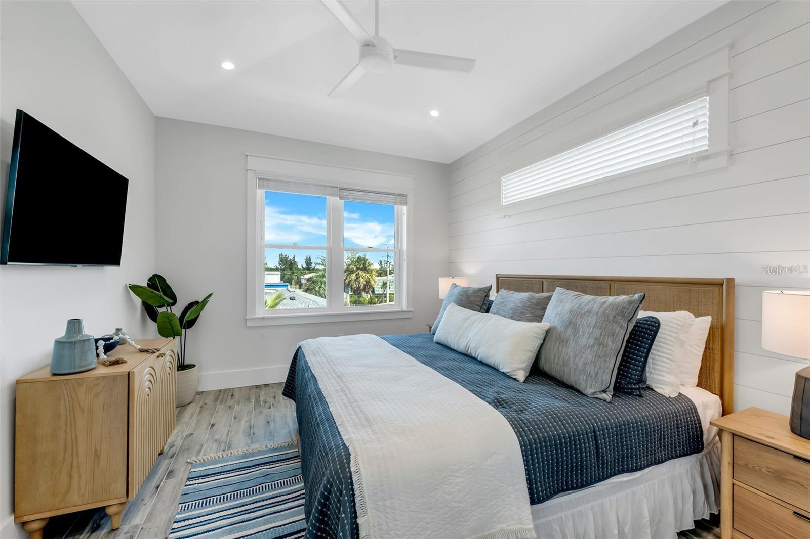 3017 AVENUE E, HOLMES BEACH, FL, 34217
