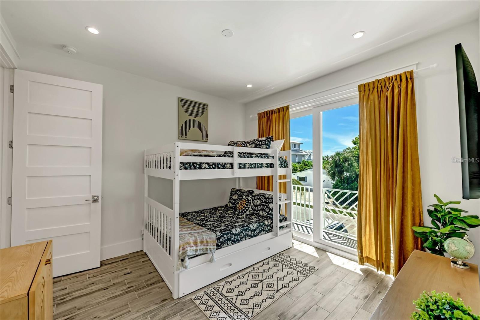 3017 AVENUE E, HOLMES BEACH, FL, 34217