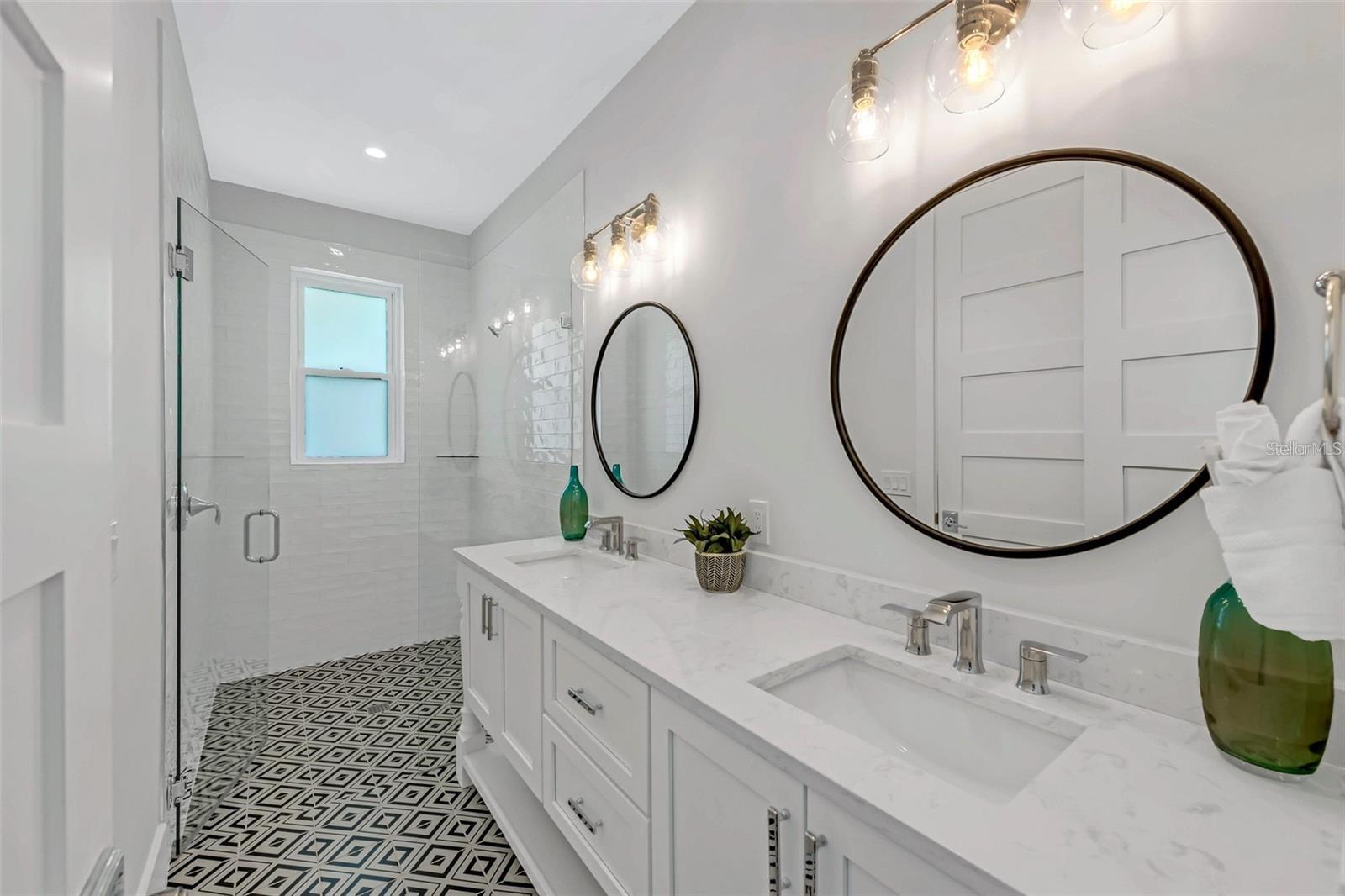 3017 AVENUE E, HOLMES BEACH, FL, 34217