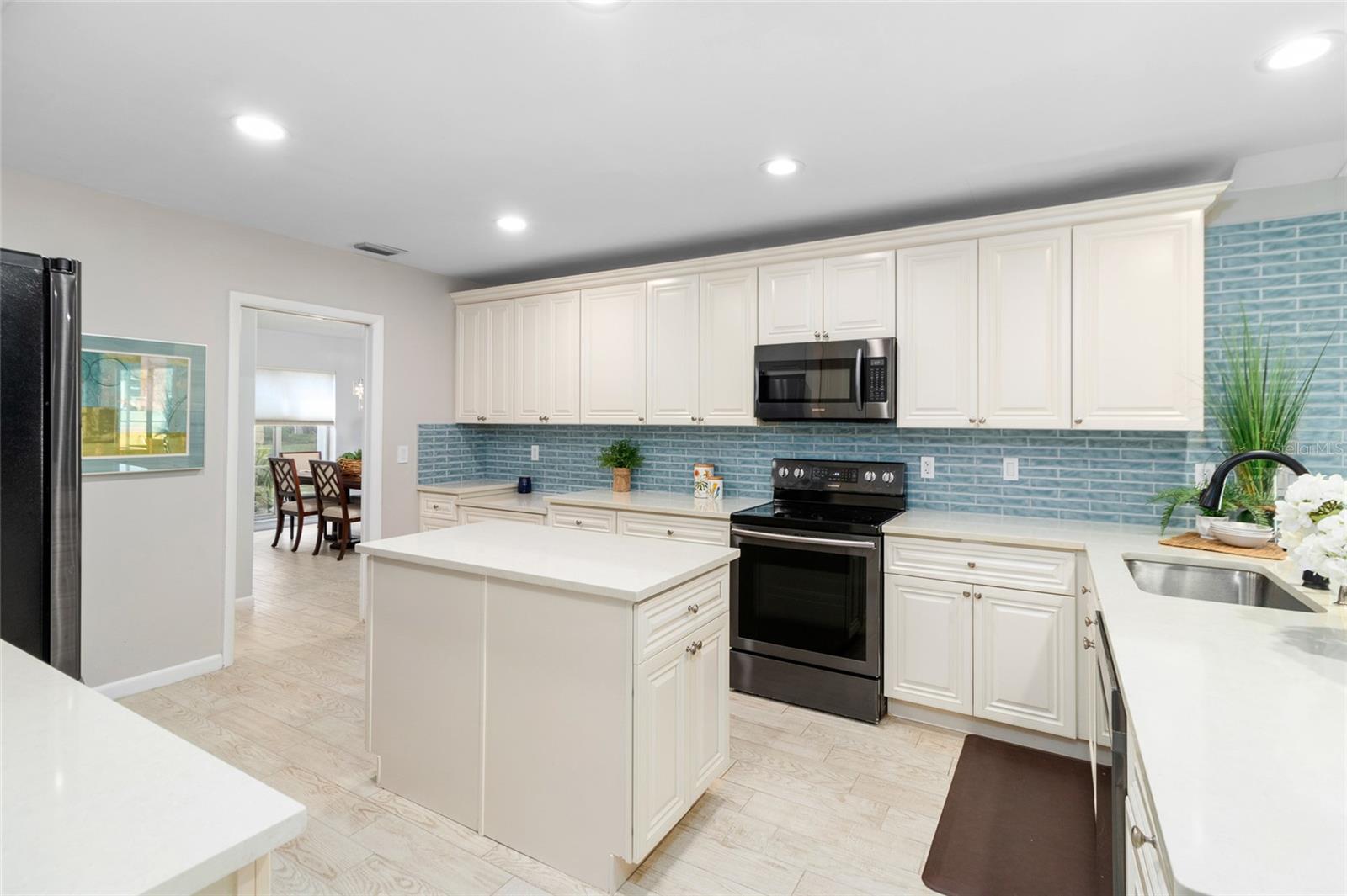 13015 WHISPER BAY PL, TAMPA, FL, 33618