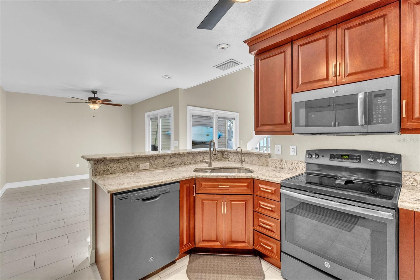 174 NORTHSHORE CIR, CASSELBERRY, FL, 32707