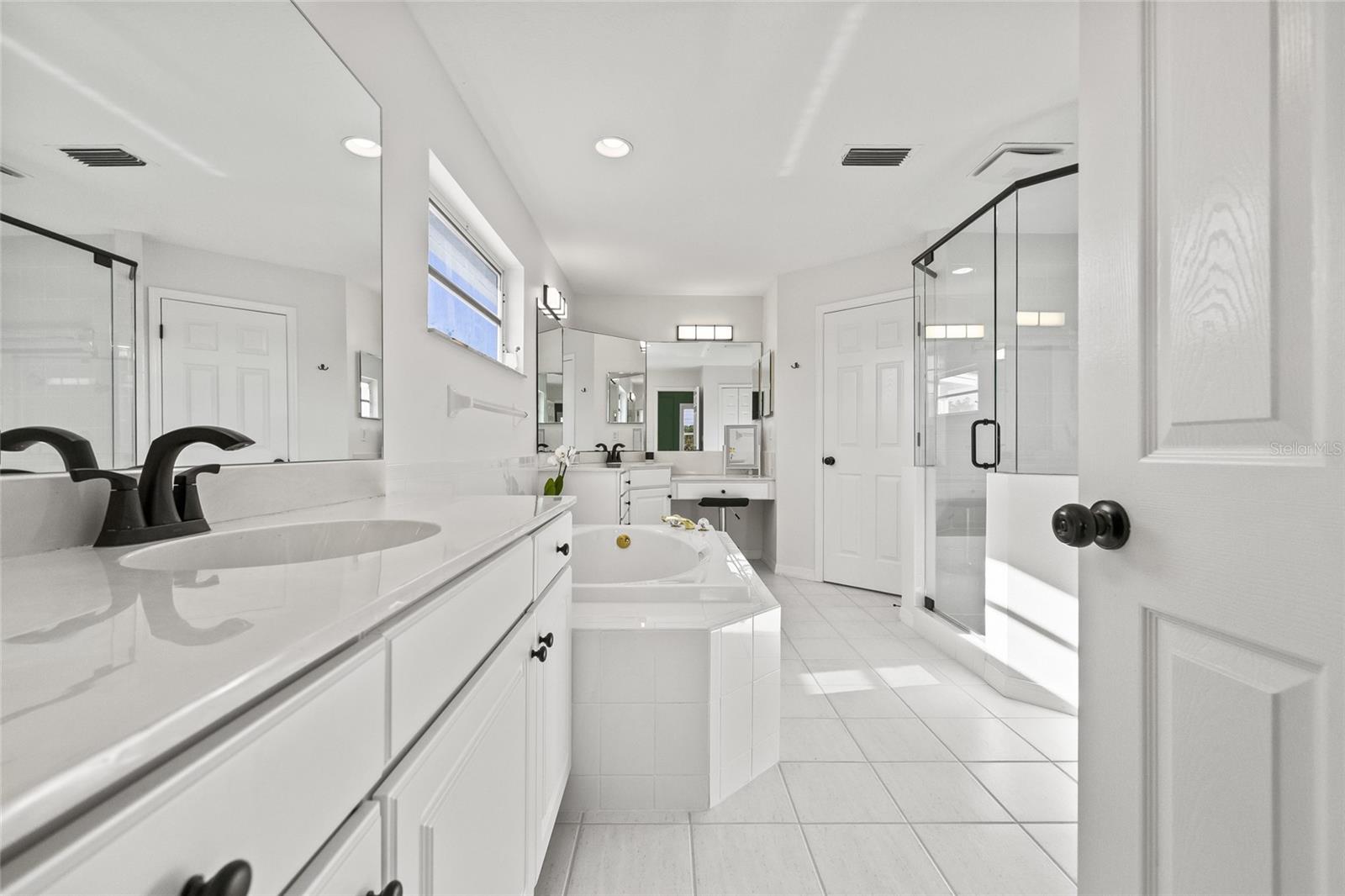 1237 DARLINGTON OAK CIR NE, ST PETERSBURG, FL, 33703