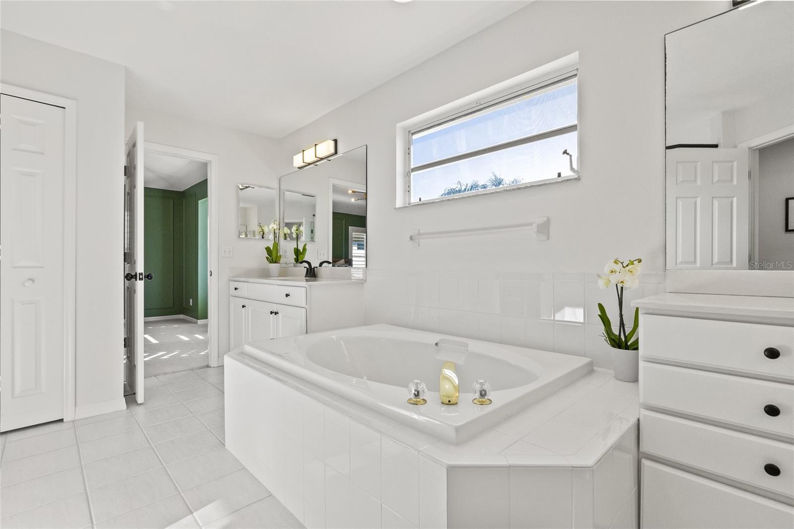 1237 DARLINGTON OAK CIR NE, ST PETERSBURG, FL, 33703