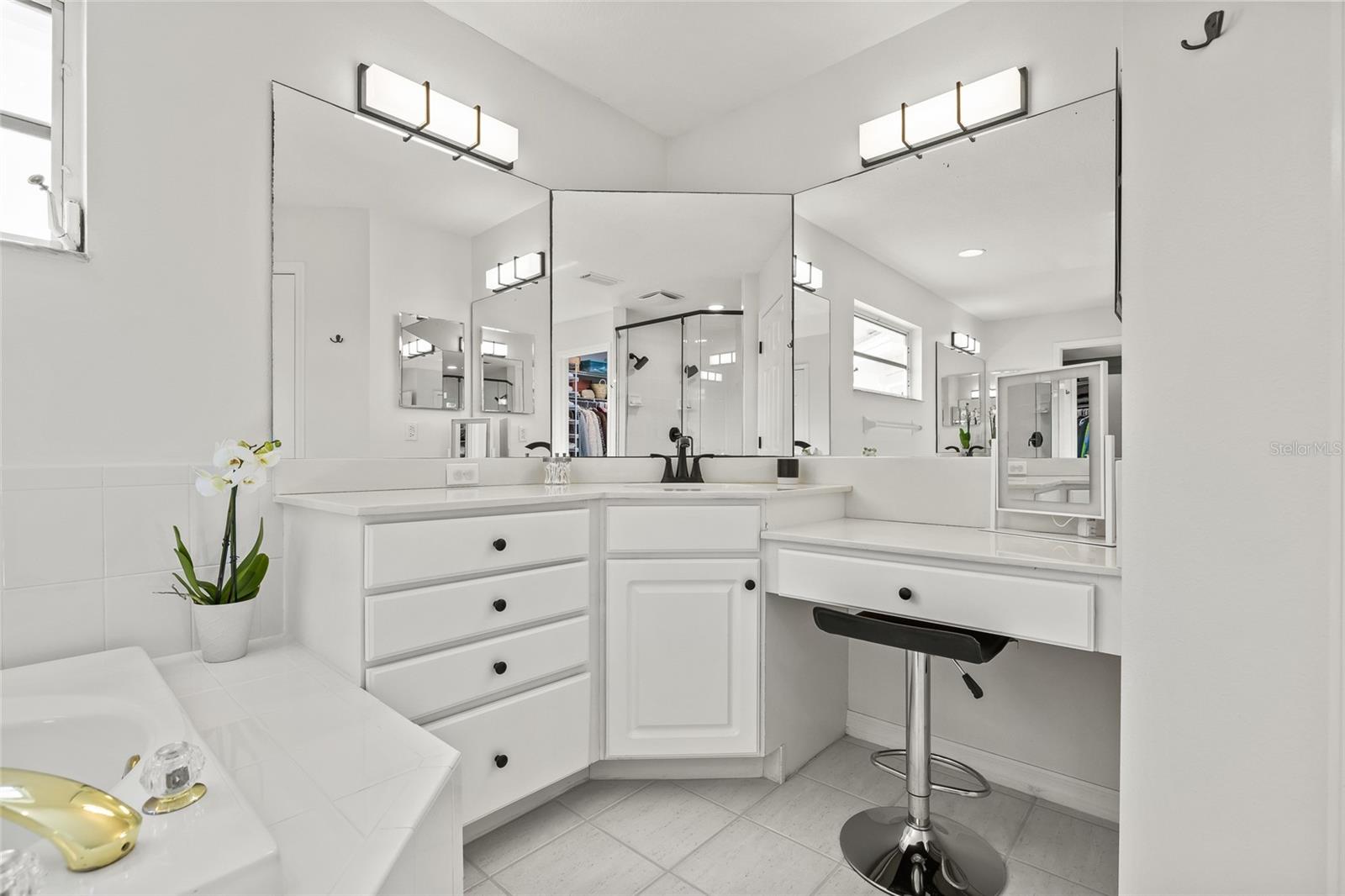 1237 DARLINGTON OAK CIR NE, ST PETERSBURG, FL, 33703