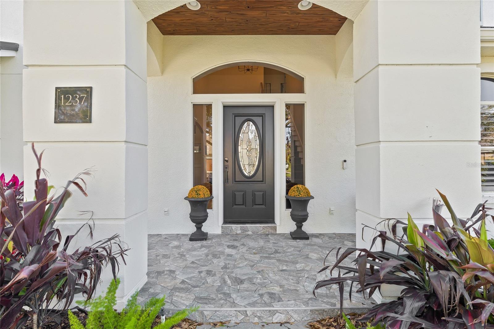 1237 DARLINGTON OAK CIR NE, ST PETERSBURG, FL, 33703