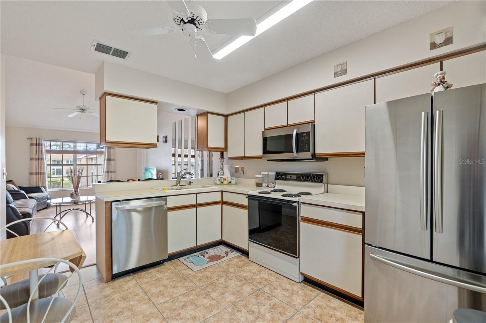 W7871392 Property Photo