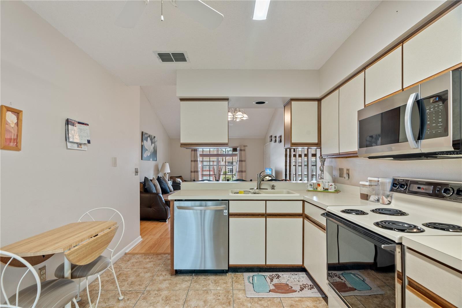 W7871392 Property Photo