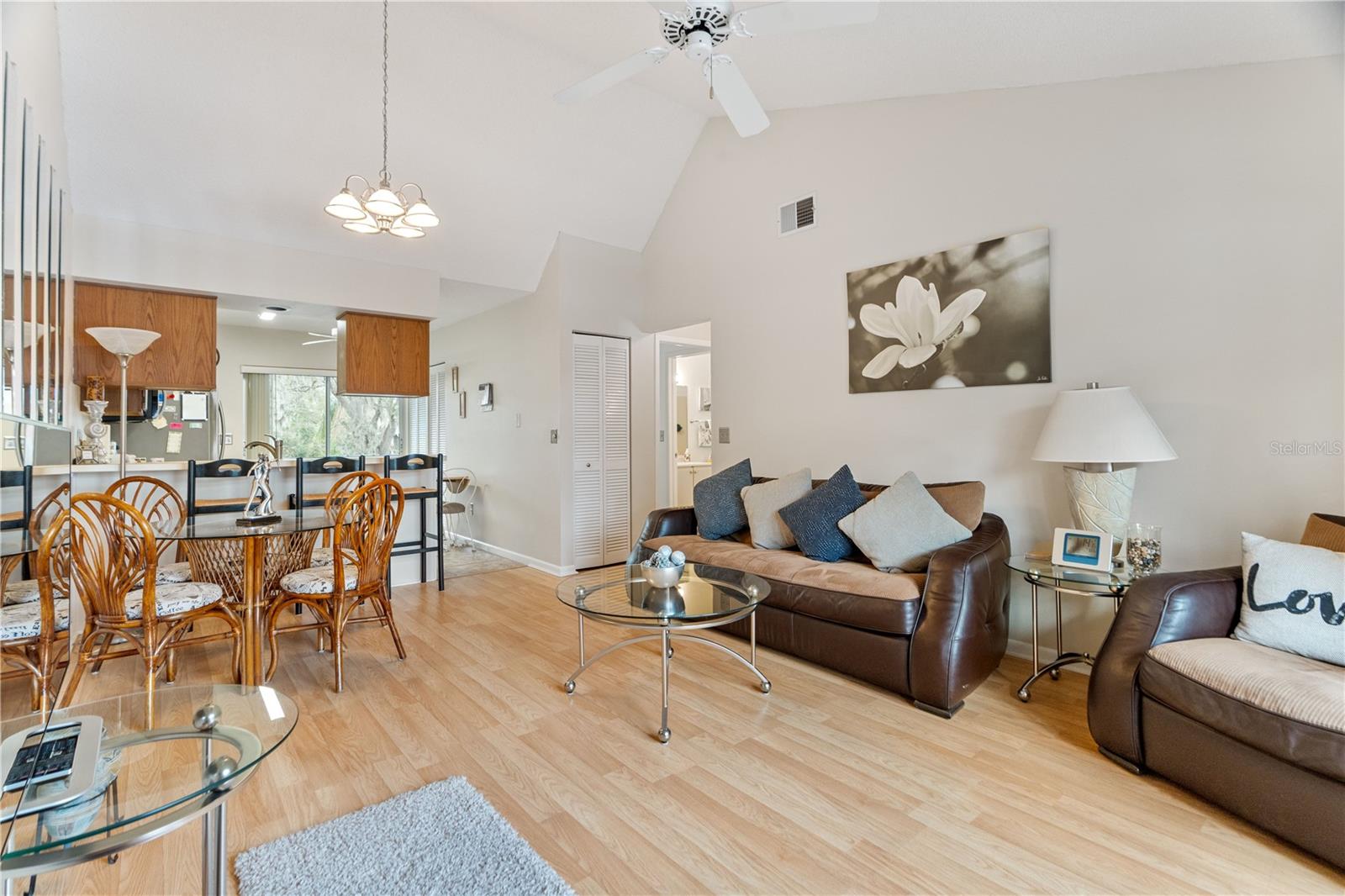 W7871392 Property Photo