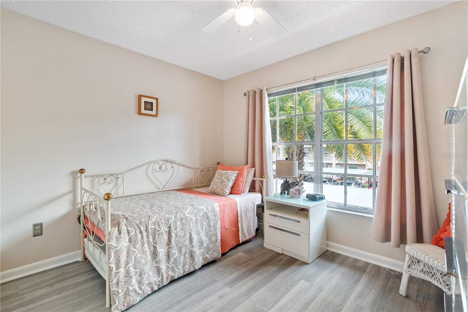 W7871392 Property Photo