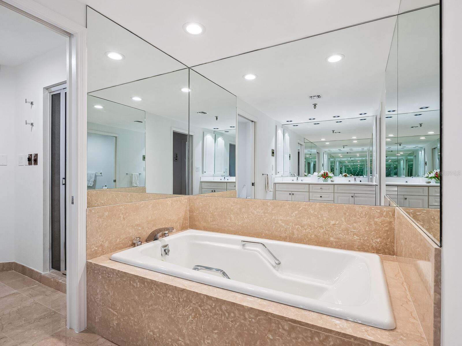1211 GULF OF MEXICO DR #301, LONGBOAT KEY, FL, 34228