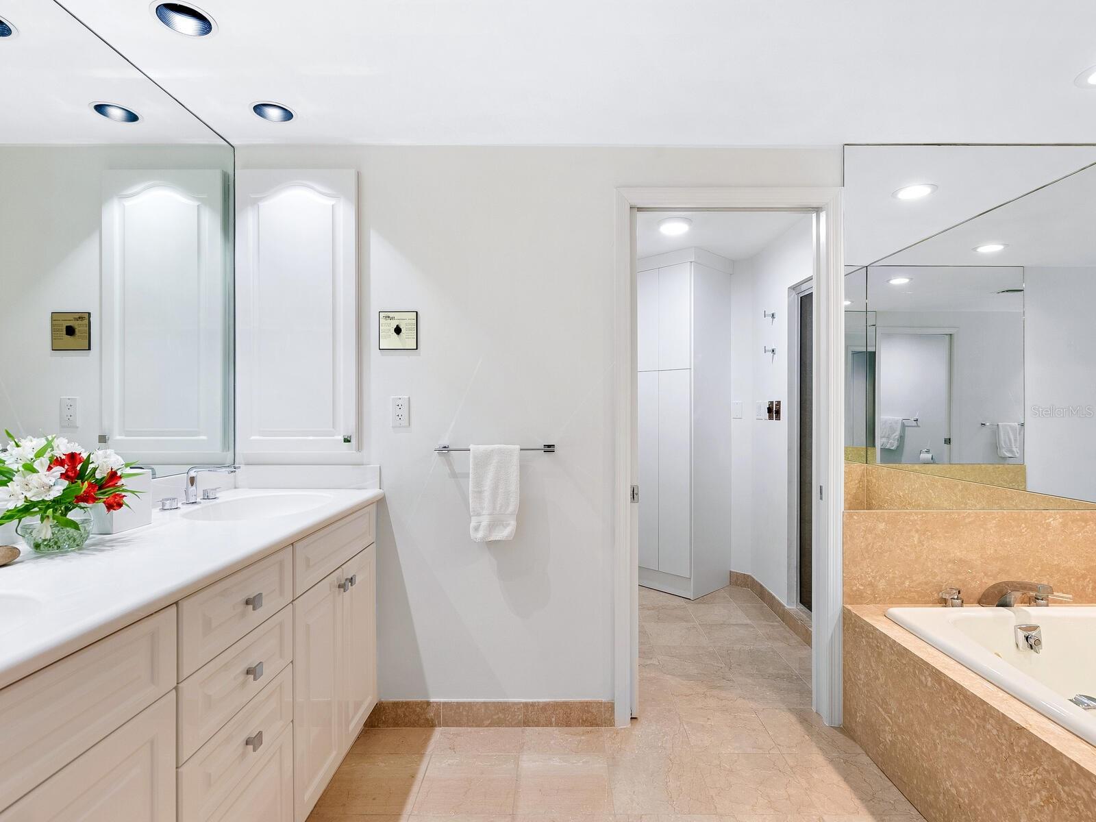 1211 GULF OF MEXICO DR #301, LONGBOAT KEY, FL, 34228