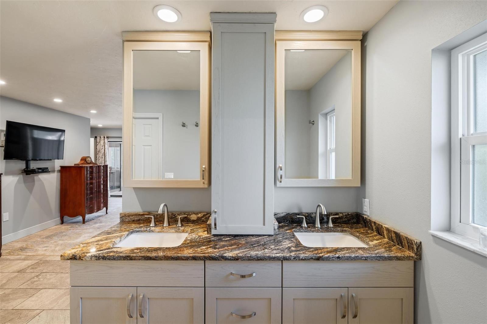 1621 MISSION VALLEY BLVD, NOKOMIS, FL, 34275