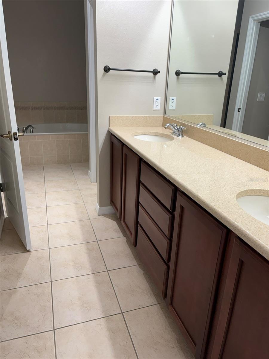6528 SEDGEFORD DR, LAKELAND, FL, 33811