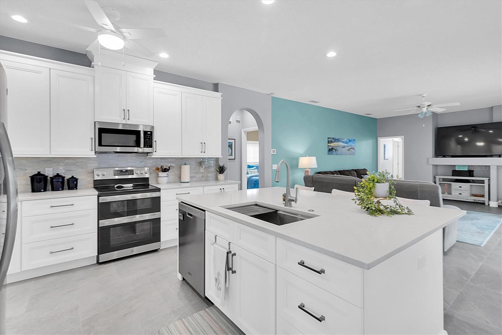 5471 STALLION LAKE DR, PALM HARBOR, FL, 34685