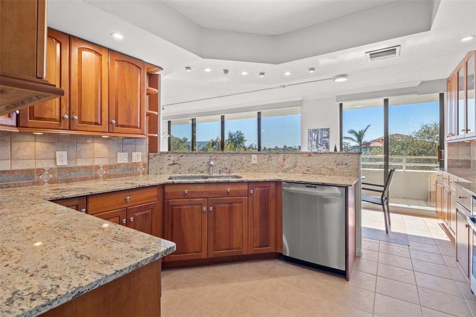 5950 PELICAN BAY PLZ S #301, GULFPORT, FL, 33707