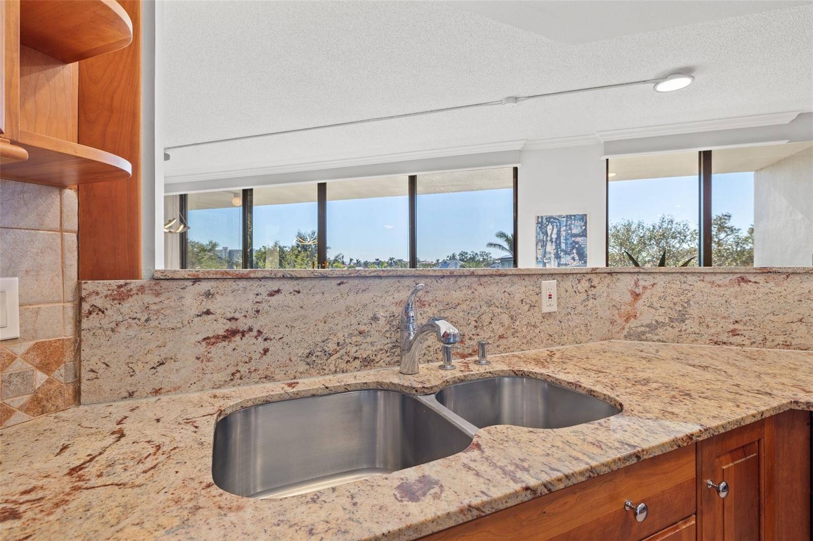 5950 PELICAN BAY PLZ S #301, GULFPORT, FL, 33707