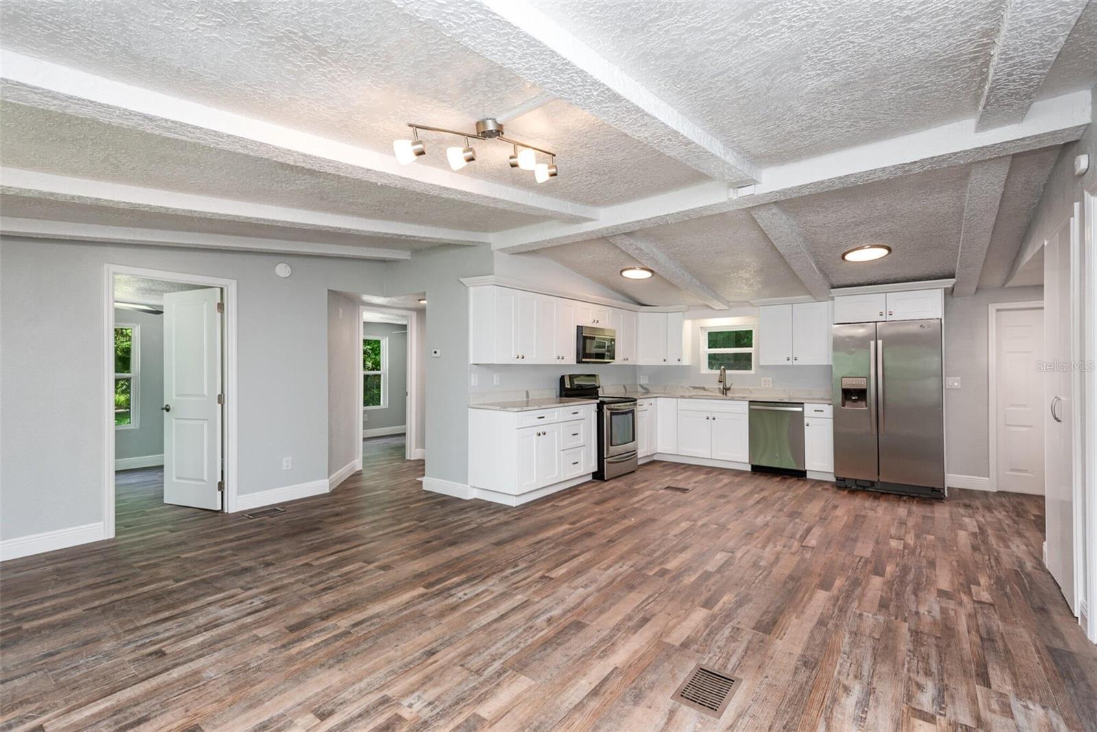 24050 N BASS RD, ASTOR, FL, 32102