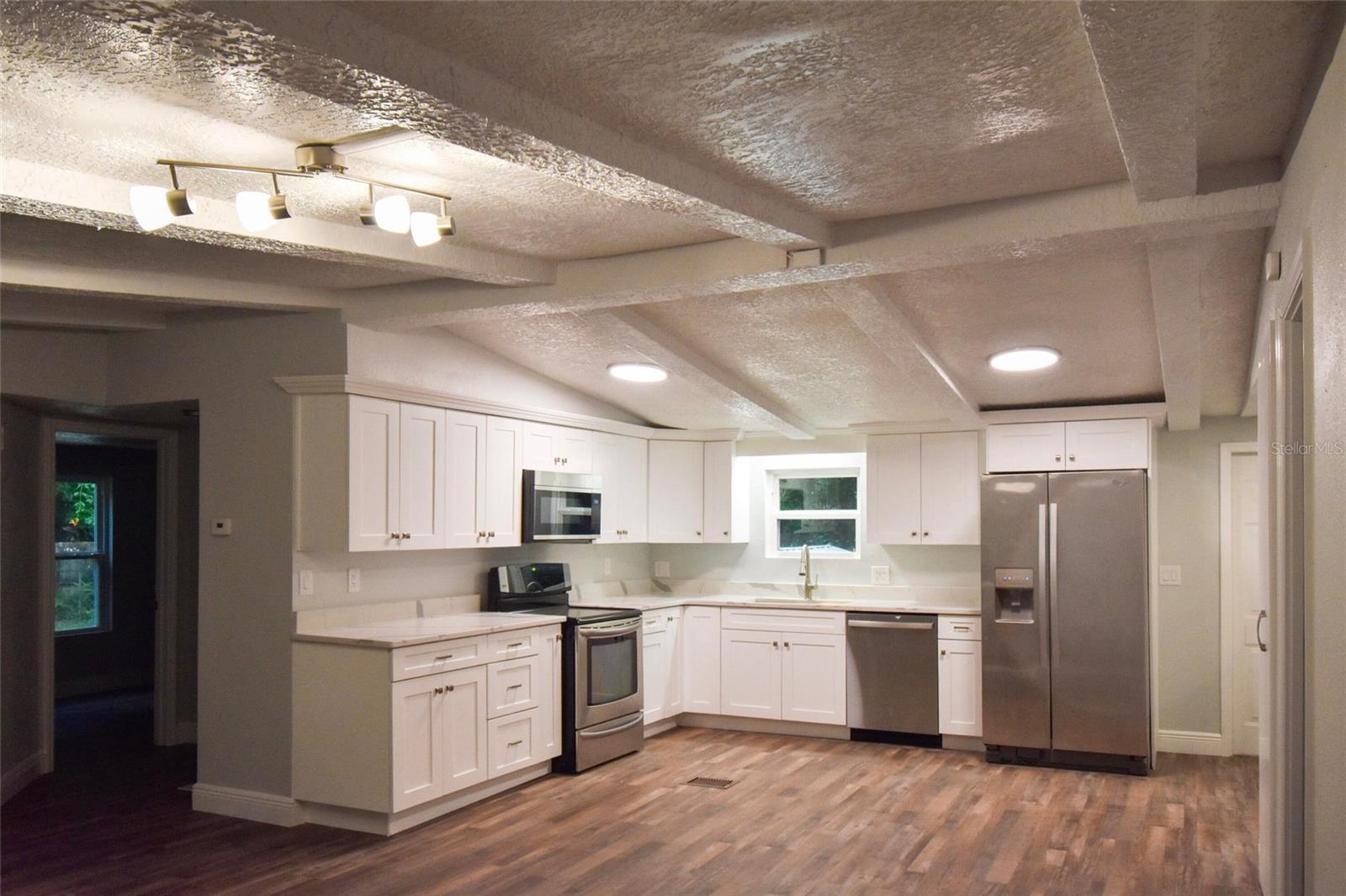 24050 N BASS RD, ASTOR, FL, 32102