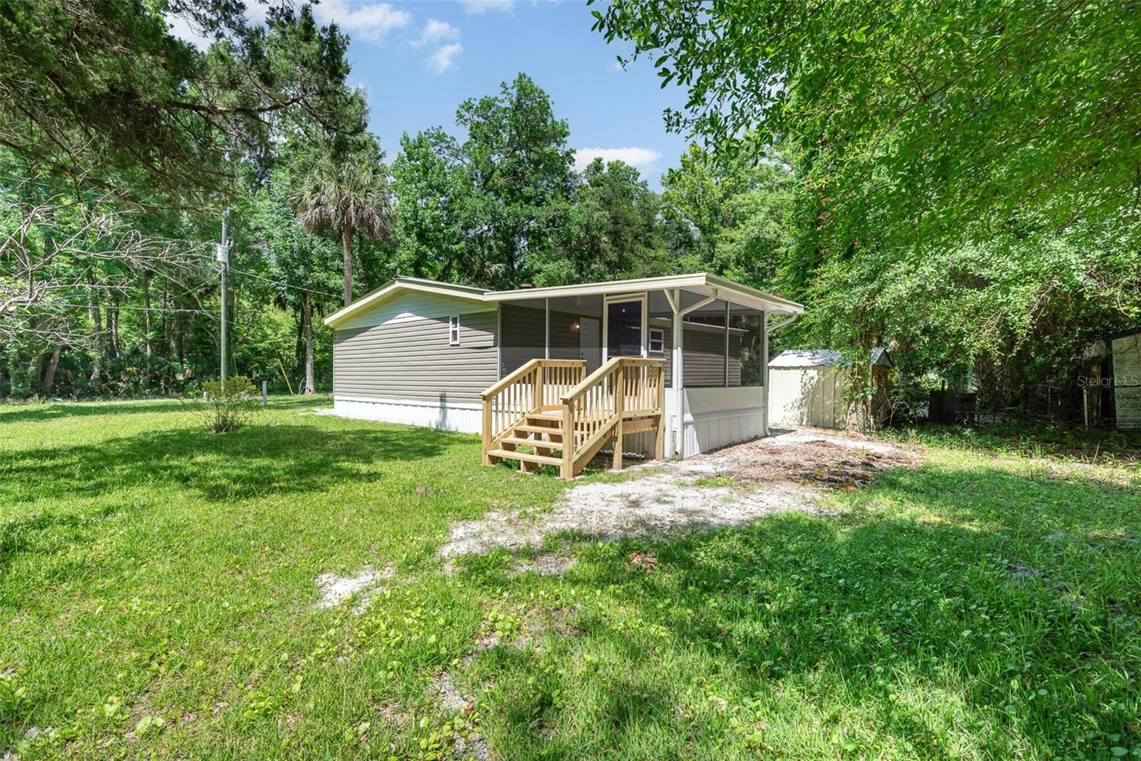 24050 N BASS RD, ASTOR, FL, 32102