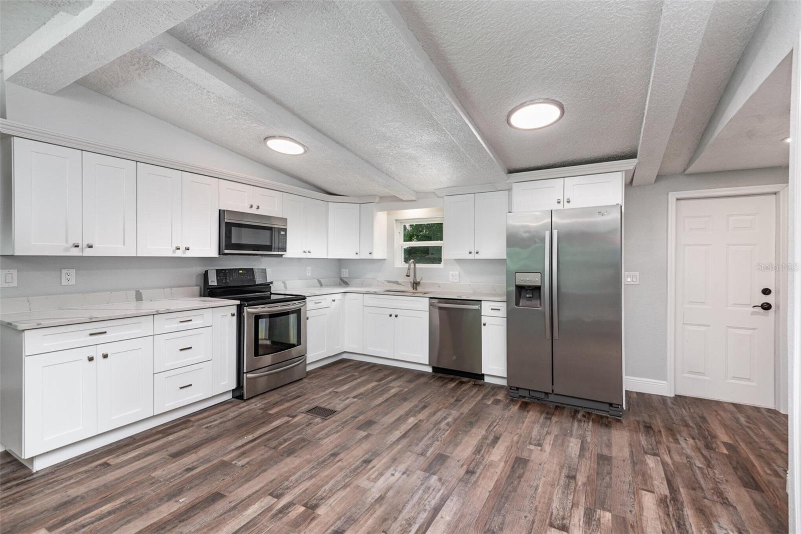 24050 N BASS RD, ASTOR, FL, 32102