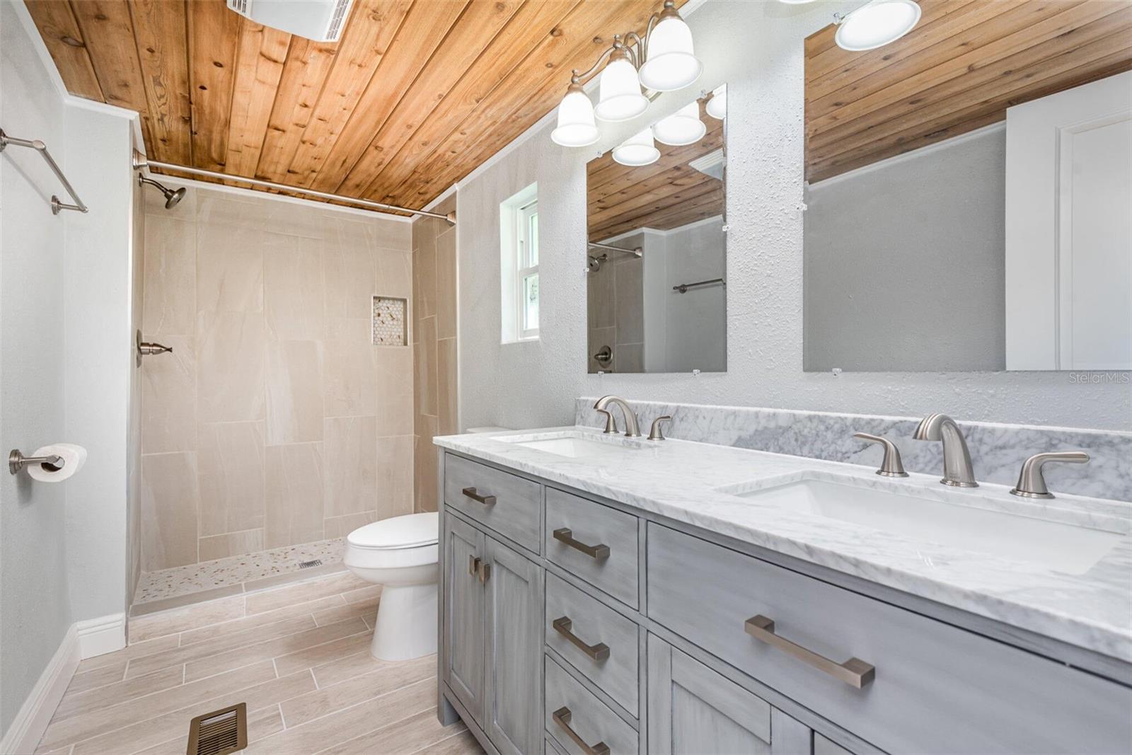 24050 N BASS RD, ASTOR, FL, 32102