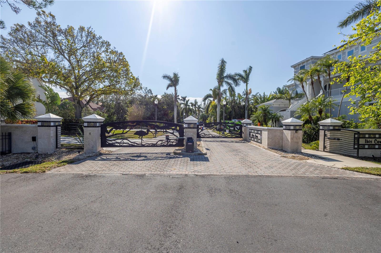 8755 COMMODORE DR, SEMINOLE, FL, 33776