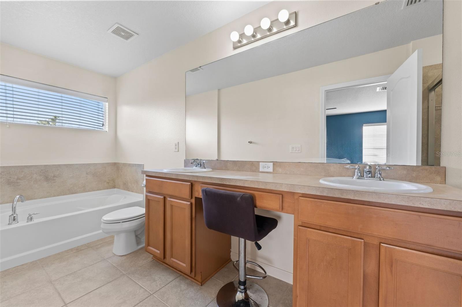 5037 WHITE SANDERLING CT, TAMPA, FL, 33619