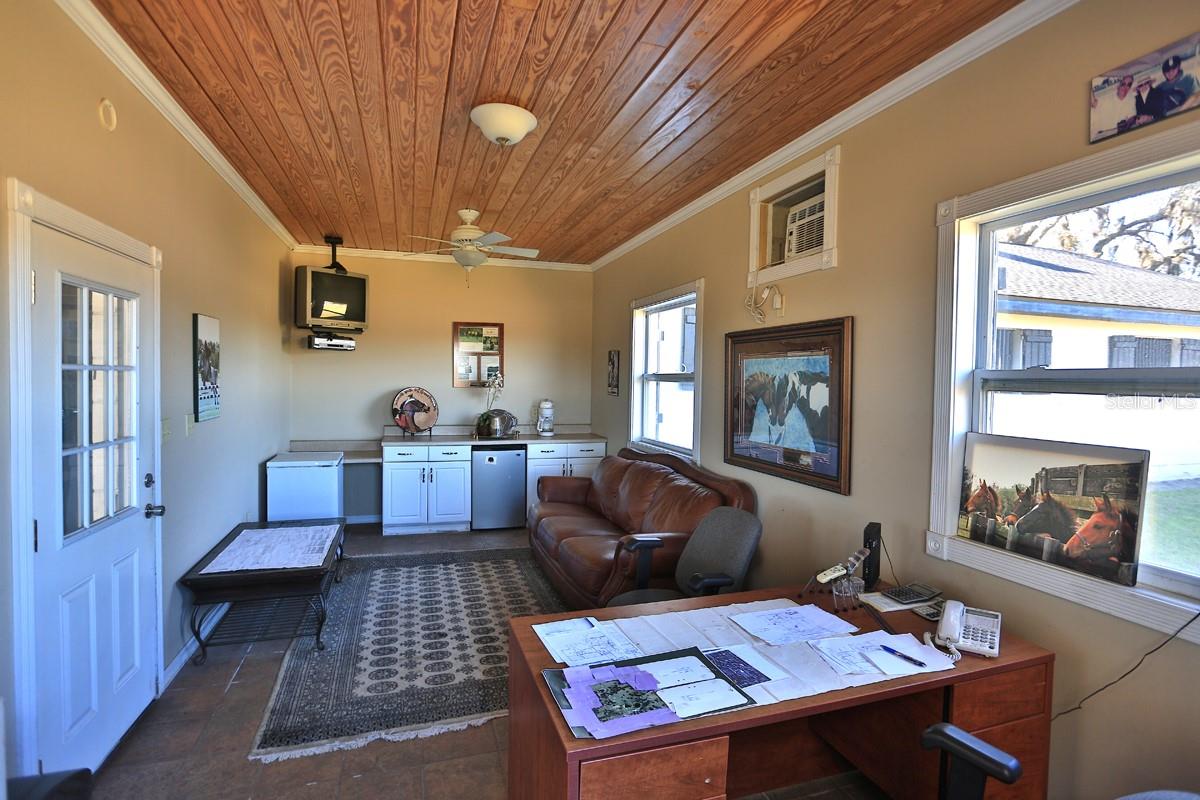 OM692861 Property Photo