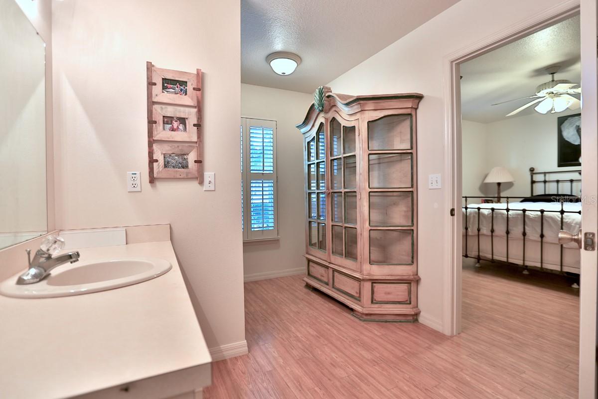 OM692861 Property Photo