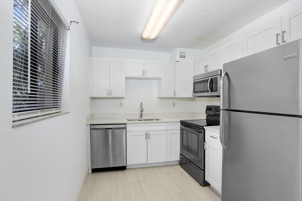 11803 RAINTREE LAKE LN #A, TAMPA, FL, 33617