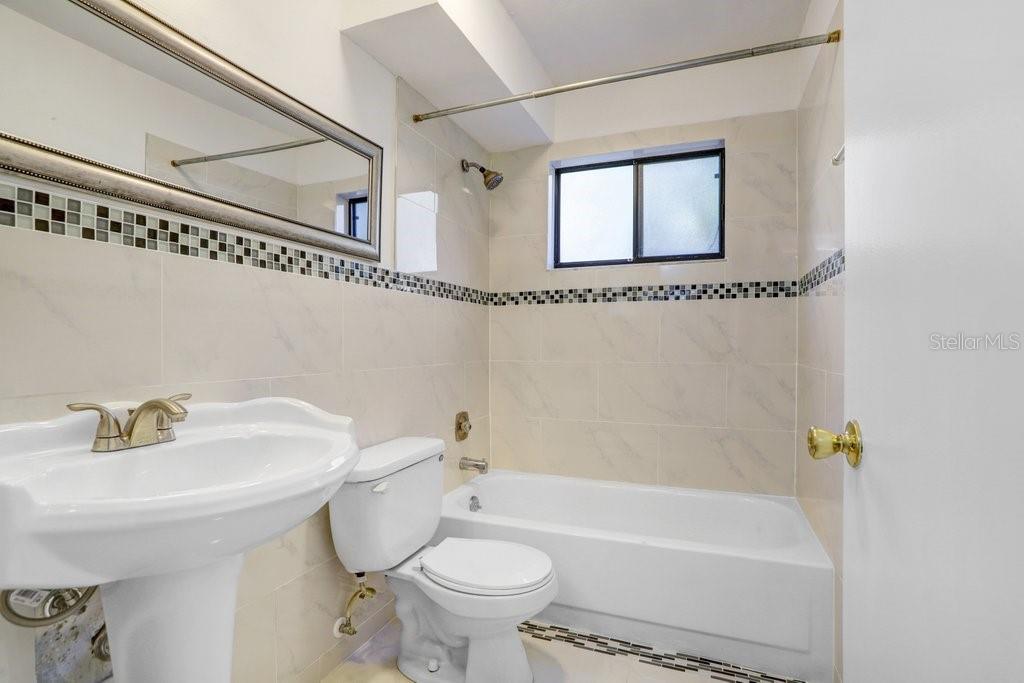 11803 RAINTREE LAKE LN #A, TAMPA, FL, 33617